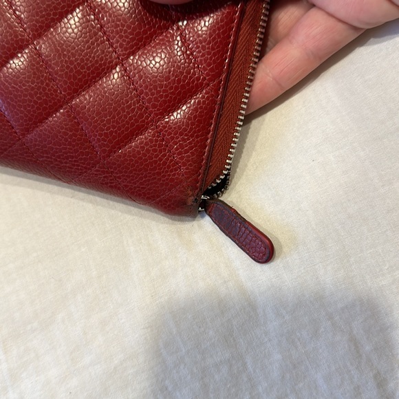 Red Chanel zip around wallet quilted caviar long - Picture 10 of 12